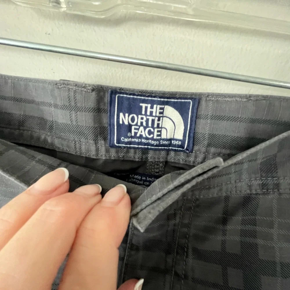 The North Face Cargo Shorts Mens 40 Regular Fit Gray Hiking Casual